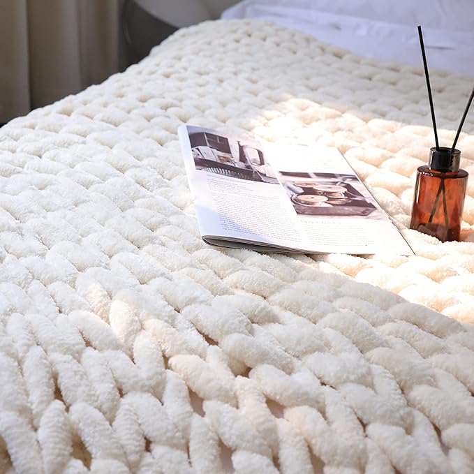 Maetoow Chenille Chunky Knit Blanket Throw (50×60 Inch), Handmade Warm & Cozy Blanket Couch, Bed, Home Decor, Soft Breathable Fleece Banket, Christmas Thick and Giant Yarn Throws,Cream