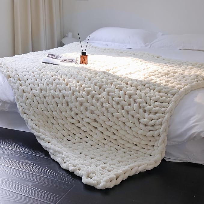 Maetoow Chenille Chunky Knit Blanket Throw (50×60 Inch), Handmade Warm & Cozy Blanket Couch, Bed, Home Decor, Soft Breathable Fleece Banket, Christmas Thick and Giant Yarn Throws,Cream