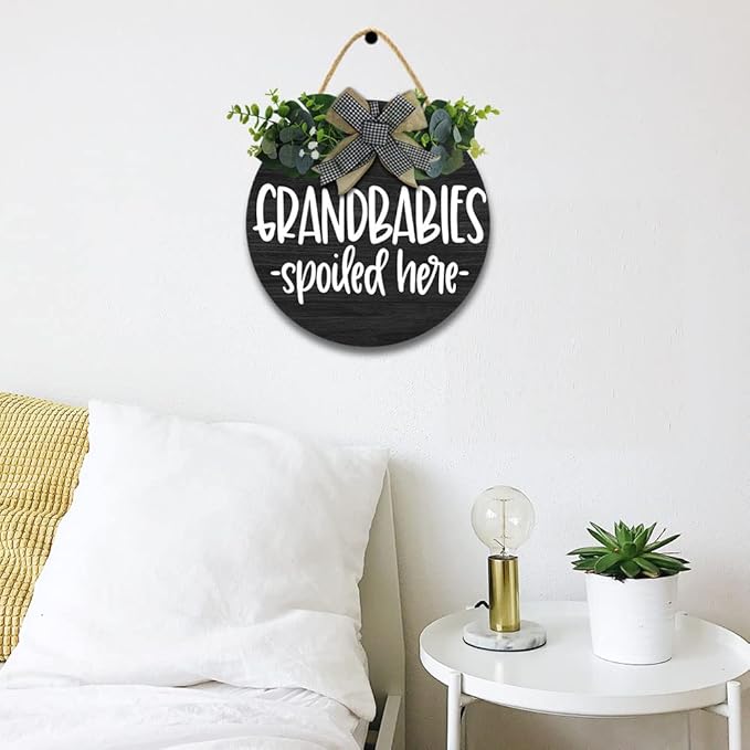 Grandbabies Spoiled Here Hanging Wall Sign for Front Door Home Kitchen Decor Rustic Wooden Round Sign Wall Decoration for Kitchen Dining Room Living Room Bedroom Outdoor
