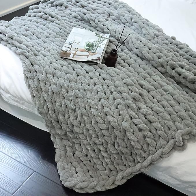 Maetoow Chenille Chunky Knit Blanket Throw （40×50 Inch）, Handmade Warm & Cozy Blanket Couch, Bed, Home Decor, Soft Breathable Fleece Banket, Christmas Thick and Giant Yarn Throws, Grey